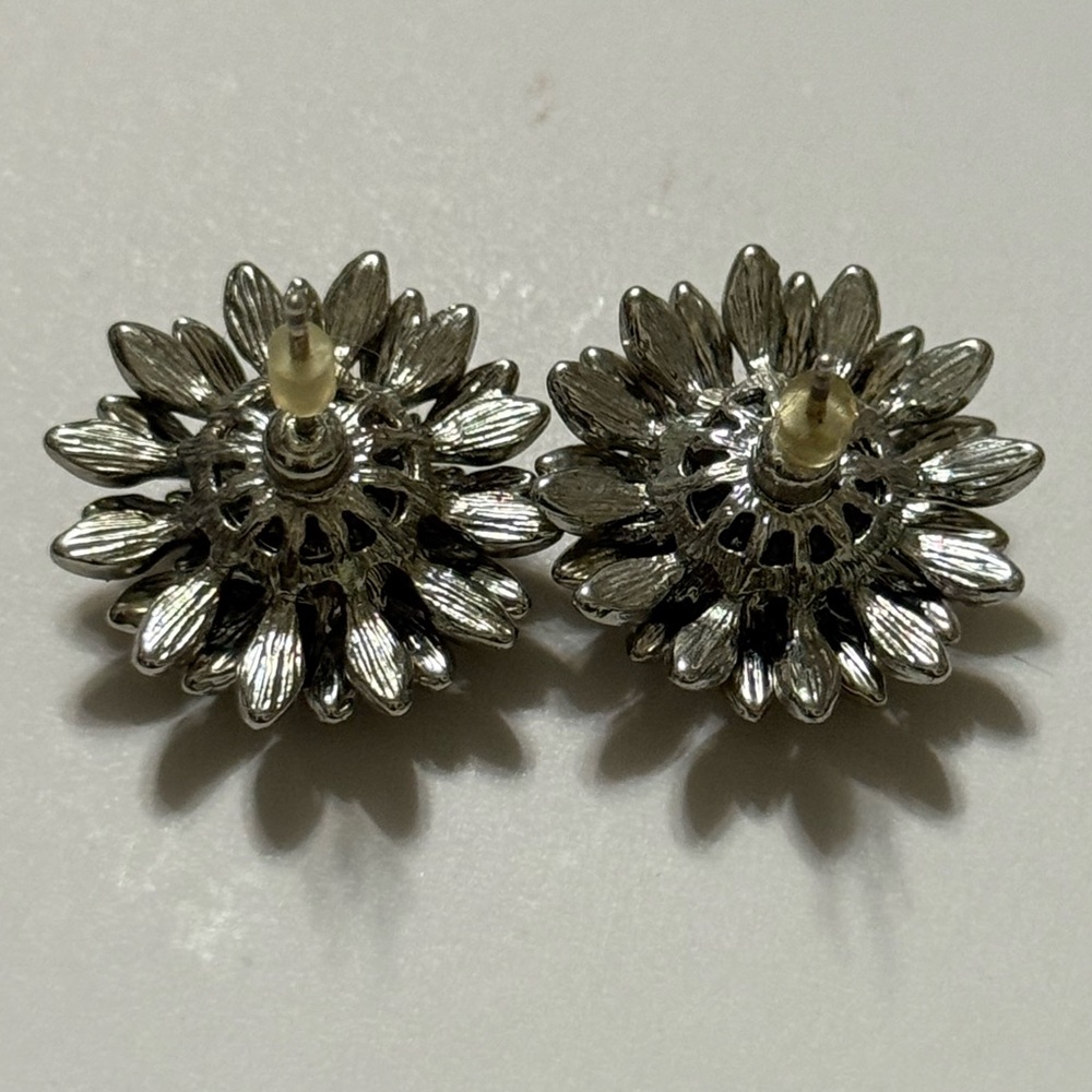 Sterling Silver 925 Elegant Floral Stud Earrings - Picture 5 of 12